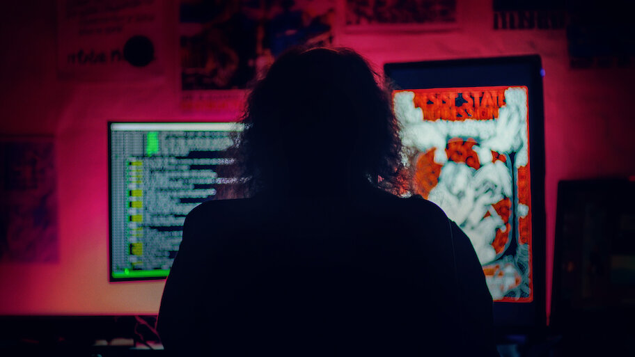 maxscriptt's tweet card. Du "rickroll" aux théories du complot devenues virales, ce documentaire explore comment un site Internet d'échanges anonymes a fini par semer le chaos dans le monde réel.
