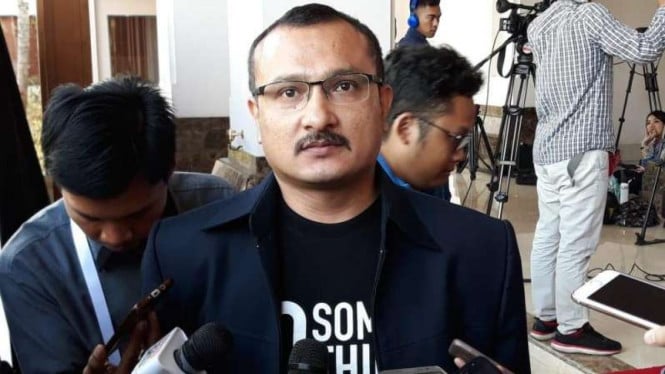 VIVAcoid's tweet card. Alasan Ferdinand mundur karena perbedaan pandangan politik.