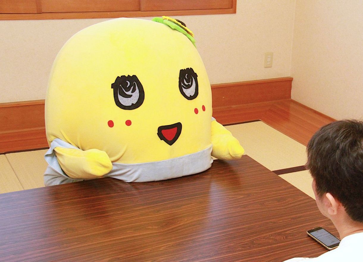 sanyo_news's tweet card. 千葉県船橋市の非公認キャラクター「ふなっしー」は、ご当地キャラ界のトップスターであると同時に愛刀家の顔も持つ。刀剣コレクションを紹介す...
