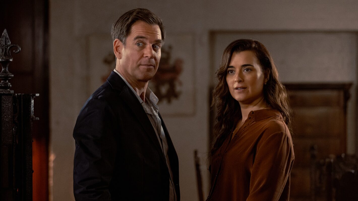TVInsider's tweet card. Michael Weatherly and Cote de Pablo reprise their 'NCIS' roles as Anthony DiNozzo and Ziva David in the new Paramount+ spinoff.