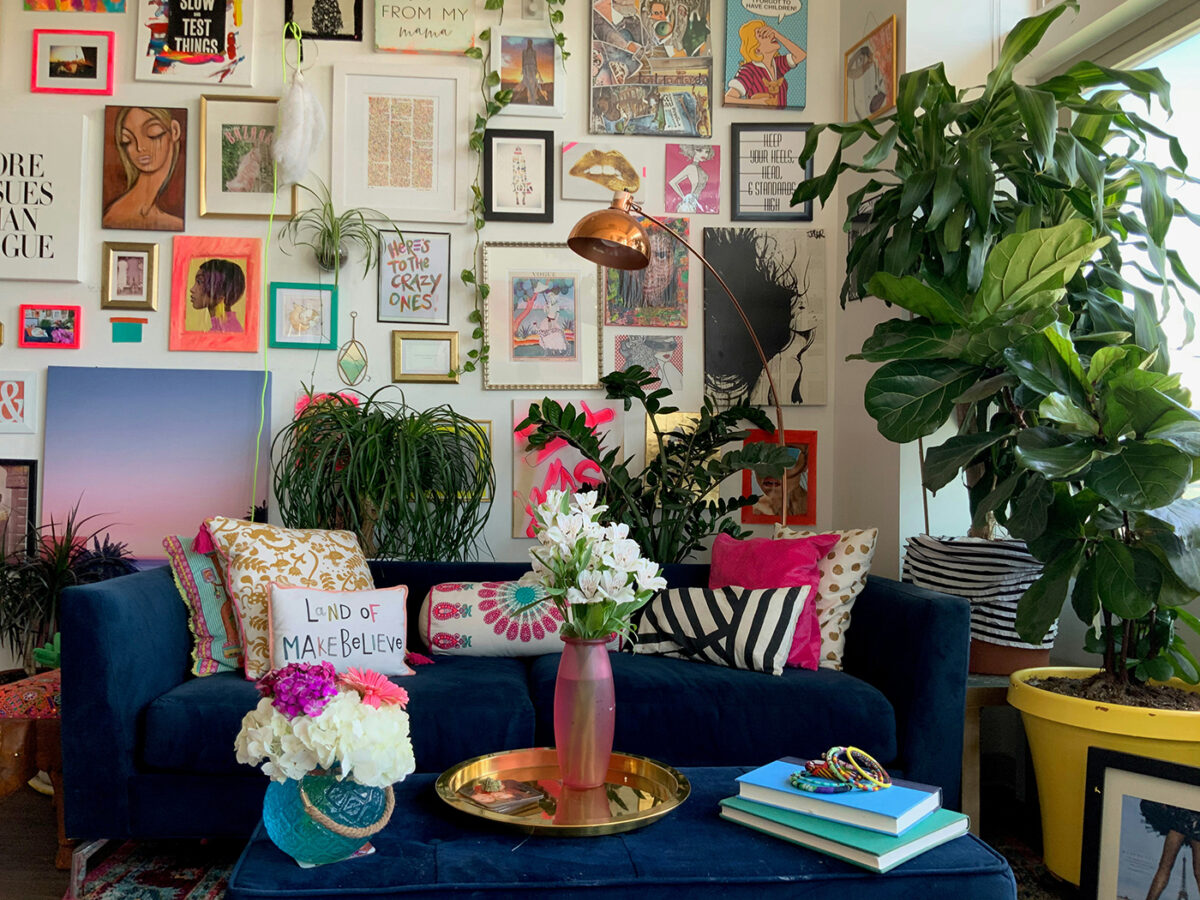 Taskrabbit's tweet card. Ever been drawn to a beautifully arranged collection of art, photos, and mementos? You've experienced a magical, well-crafted gallery wall!