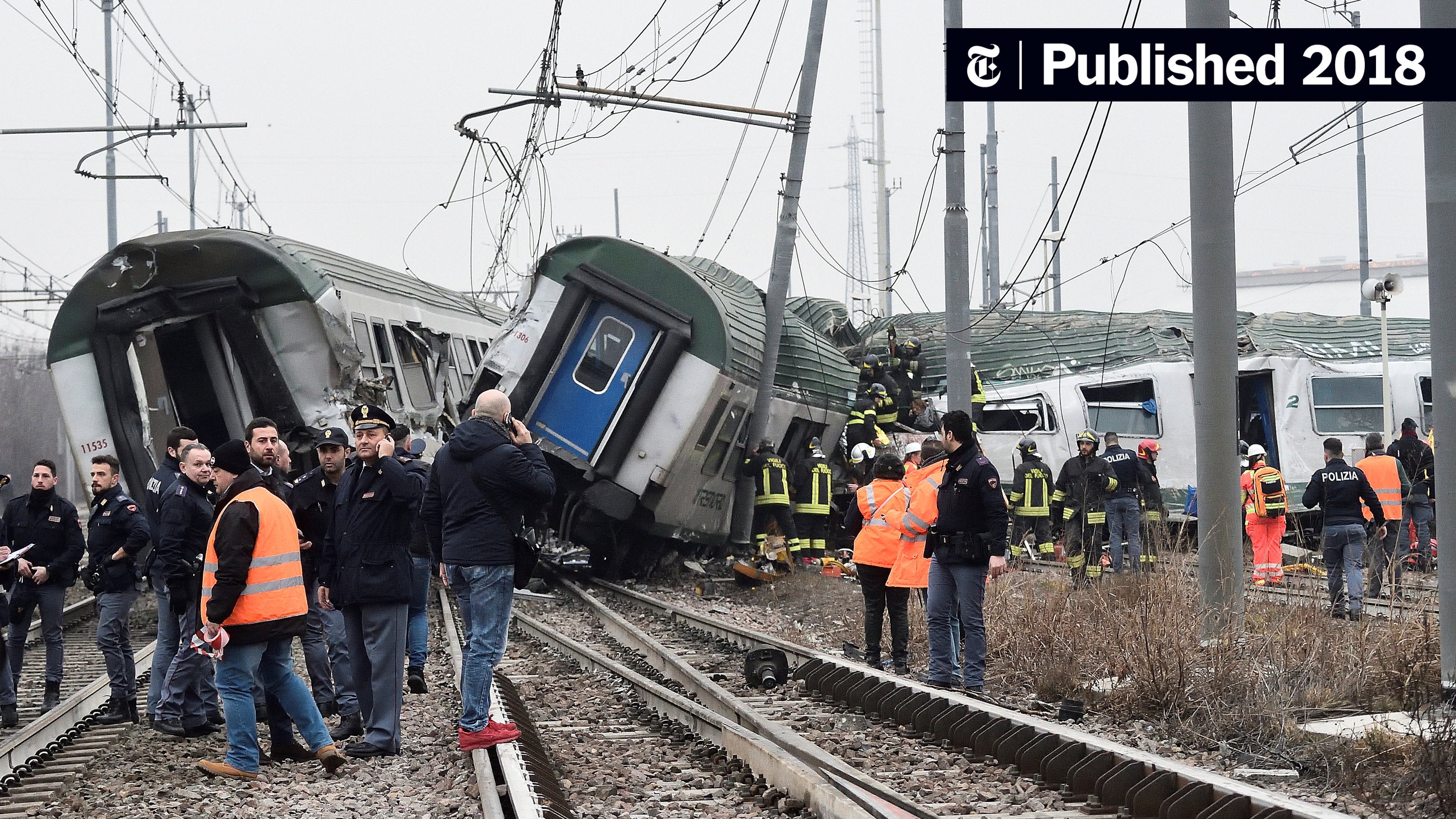 tekjava's tweet card. Officials are investigating the causes of the crash, which took out the two central carriages of the commuter service.
