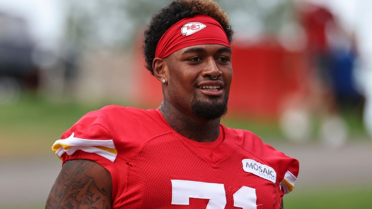 andreabox0's tweet card. Chiefs rookie left tackle Josh Simmons is expected to rejoin the team in a few weeks, sources told ESPN.