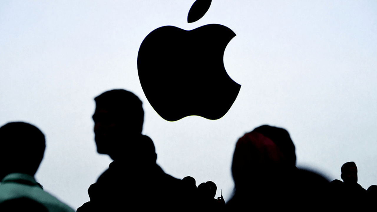 devlynk_com's tweet card. Apple, ofise dönme planlarını bir kez daha erteledi ve bu kez 2022'nin başına kadar normal faaliyetlere dönmeyi beklemediğini açıkladı.