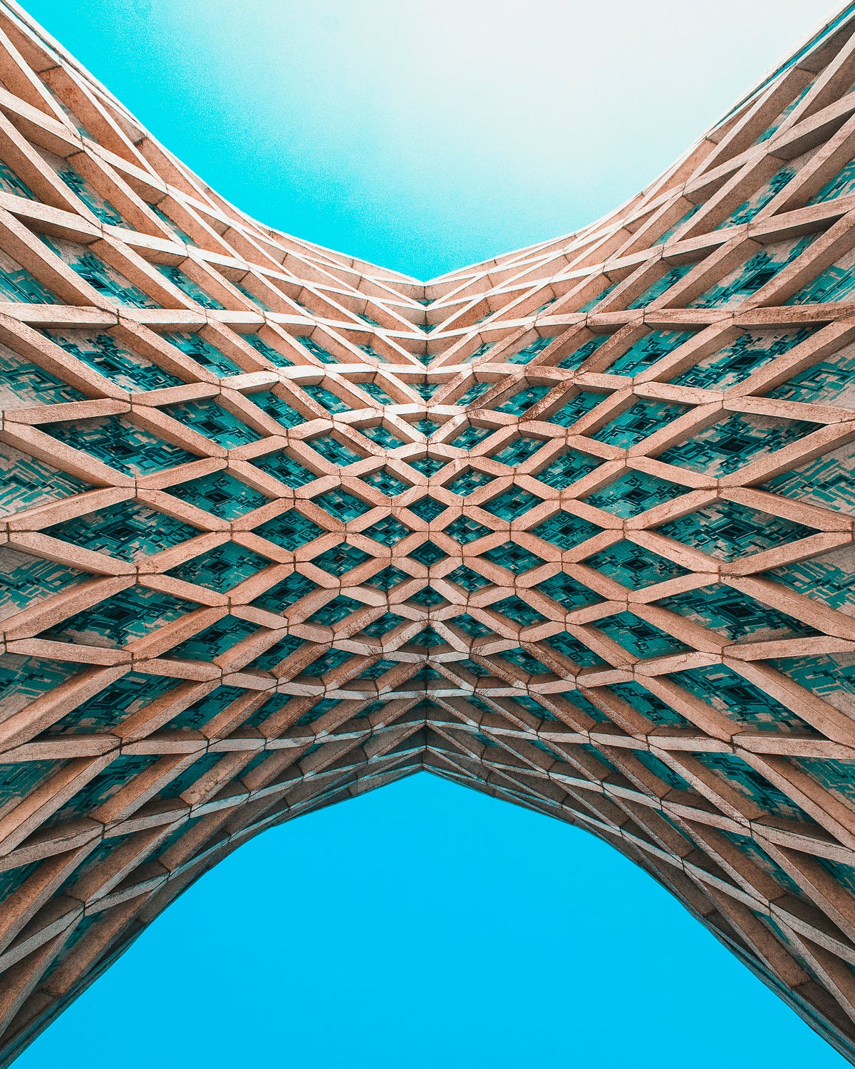 Yildiray_RH's tweet card. A Practical Guide to Understanding and Implementing Consistency in Distributed Databases, with Real-World Examples and C# Code Insights.