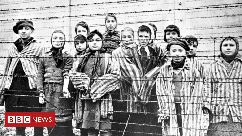 bbcbrasil's tweet card. Em 27 de janeiro de 1945, as tropas soviéticas chegaram para libertar o campo de extermínio nazista na Polônia.