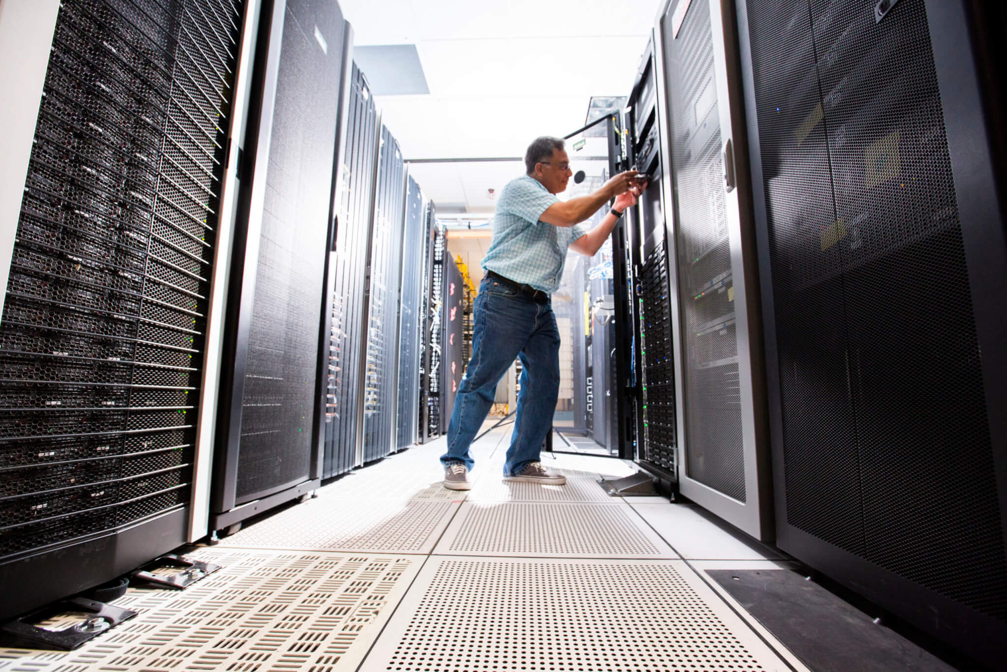 ParallelRu's tweet card. Cal State Fullerton will open a new supercomputer within the College of Natural Sciences and Mathematics, creating opportunities for research.