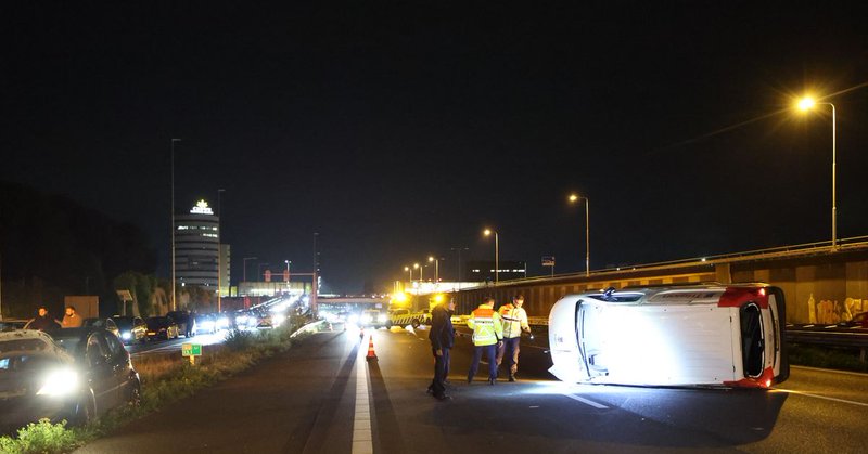 A12 dicht na ongeval, traumaheli landt op snelweg