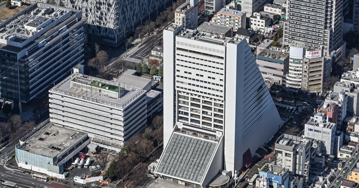 yamtkc's tweet card. 東京都中野区議会は19日、複合施設「中野サンプラザ」の再開発に向け野村不動産などの事業者らと結んでいた協定解除に関する議案を全会一致で可決した。7月に各者が解除の覚書を交わすことで、現行の再開発計画は正式に白紙になる。区は再開発の新たな方向性を2025年度中に提示する。協定は区が東京都、東京国税局など地権者と、野村不動産、東急不動産、住友商事、JR東日本の間で結んでいた。これまでに生じた設計費
