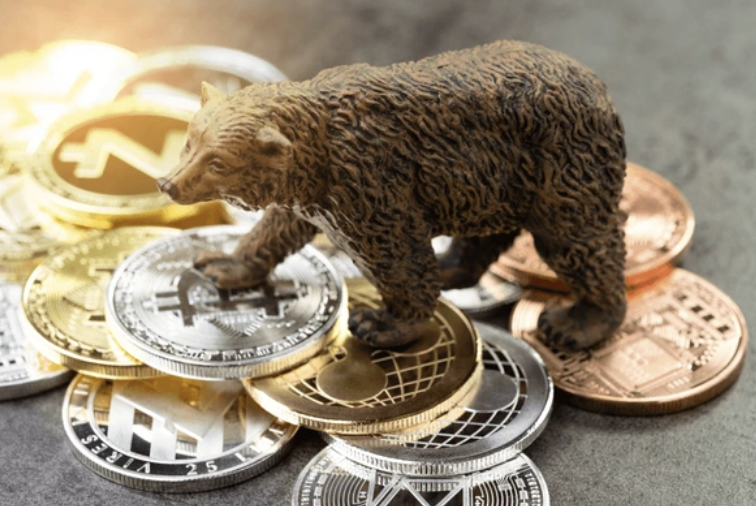 Techloop360's tweet card. Crypto markets tumble on Feb 25, 2025, as Trump's tariff plans spark economic fears and Solana faces pressure from upcoming FTX token unlocks.