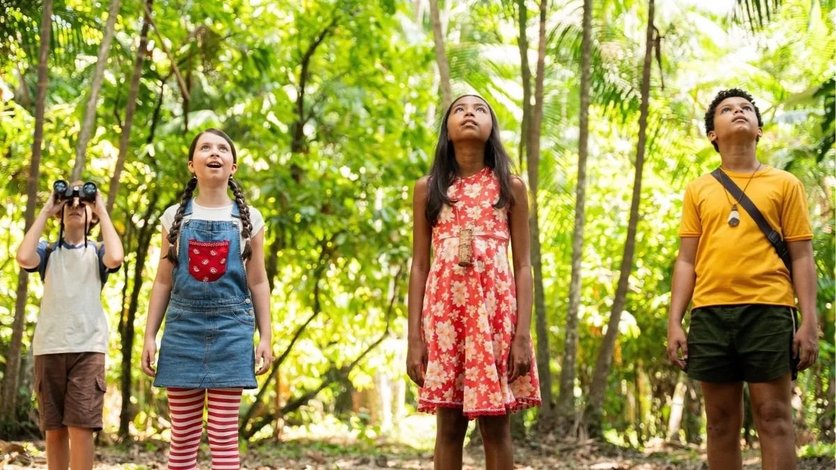 conectageekofc's tweet card. O Diário de Pilar na Amazônia é um filme infantil que aborda a temática da preservação do meio ambiente. O longa estreia em janeiro de 2026; confira o que achamos!