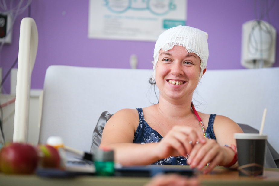 cusm_muhc's tweet card. Depuis plus de 24 heures, Gabrielle Moreau-Morneau ne dort pas. Elle lutte contre le sommeil. « J’ai fait 100 pages de mots entrecroisés, j’ai regardé les quatre saisons de dix épisodes d’une...