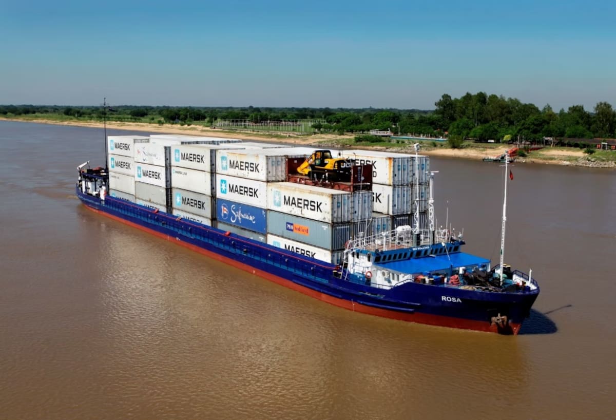 Cafym_py's tweet card. Fue un episodio inusual y se registró en un barco de bandera paraguaya a la altura de San Nicolás; preocupación entre los usuarios de la vía navegable