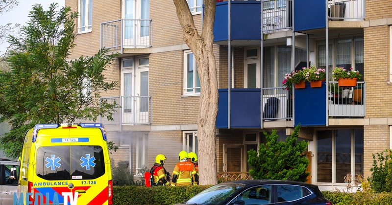 Bewoner in zorgelijke toestand naar ziekenhuis na brand in Rotterdam