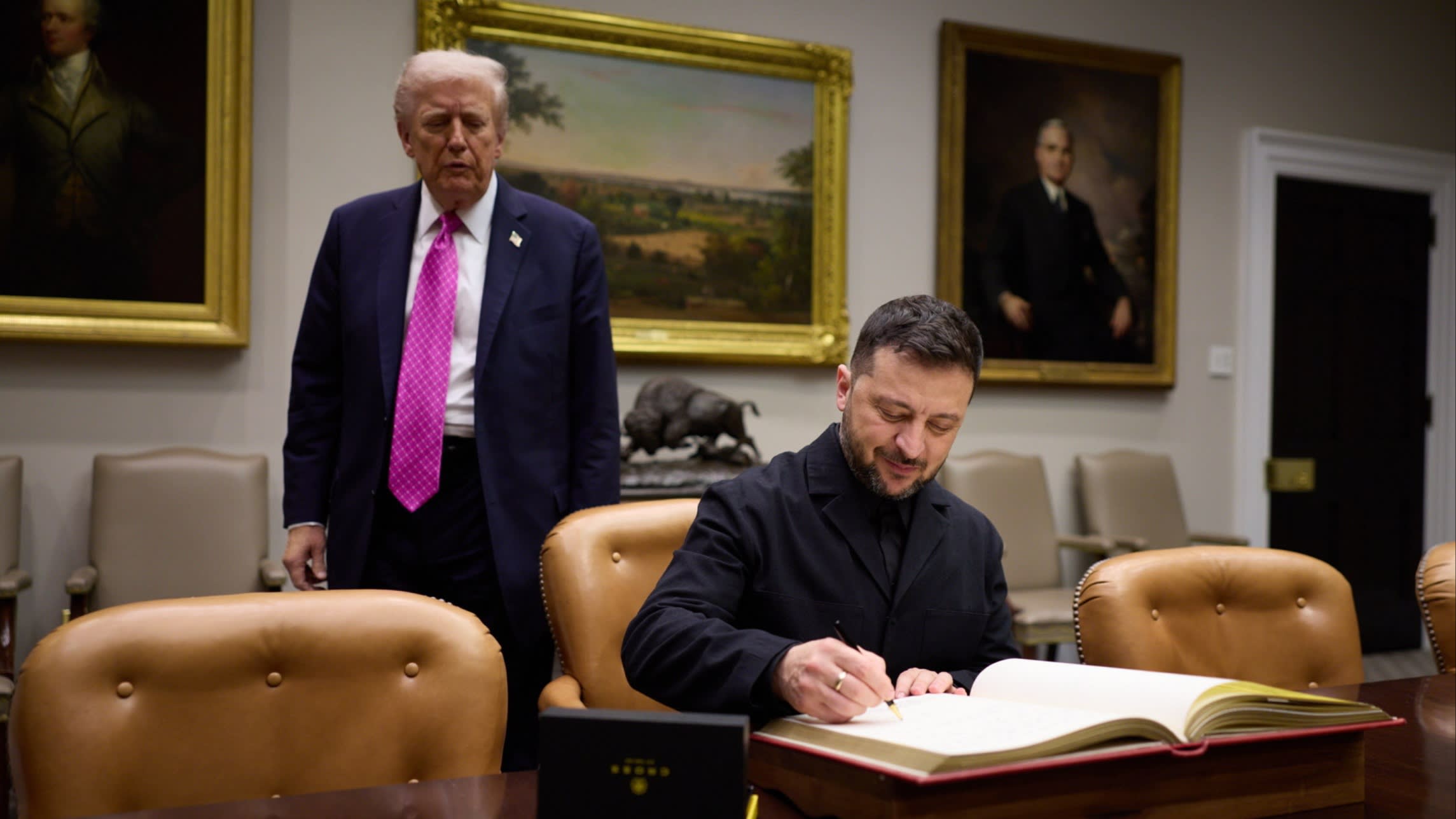 ChristopherJM's tweet card. US president tossed aside maps of Ukraine frontline in volatile White House meeting