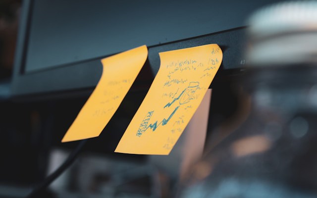 foxbook's tweet card. Expanded context windows enable a shift from prompt engineering to context engineering, for example, optimizing what AI accesses rather than how we ask.