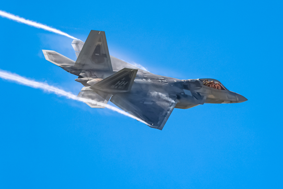 FlyTeamNews's tweet card. アメリカ空軍は、2024年9月8日(日)に開催する「Misawa-Air-Fest」(三沢基地航空祭2024)のプログラムの一部を公開しました。このうち、デモ飛行を行うチームおよび機体として、F-22ラプター戦闘機とA-10サンダーボルトⅡ攻撃機が名を連ねています。