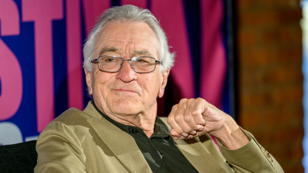 Variety's tweet card. Robert De Niro says the nation 'can't let up' the fight against Trump becuase 'he does not want to leave the White House.'