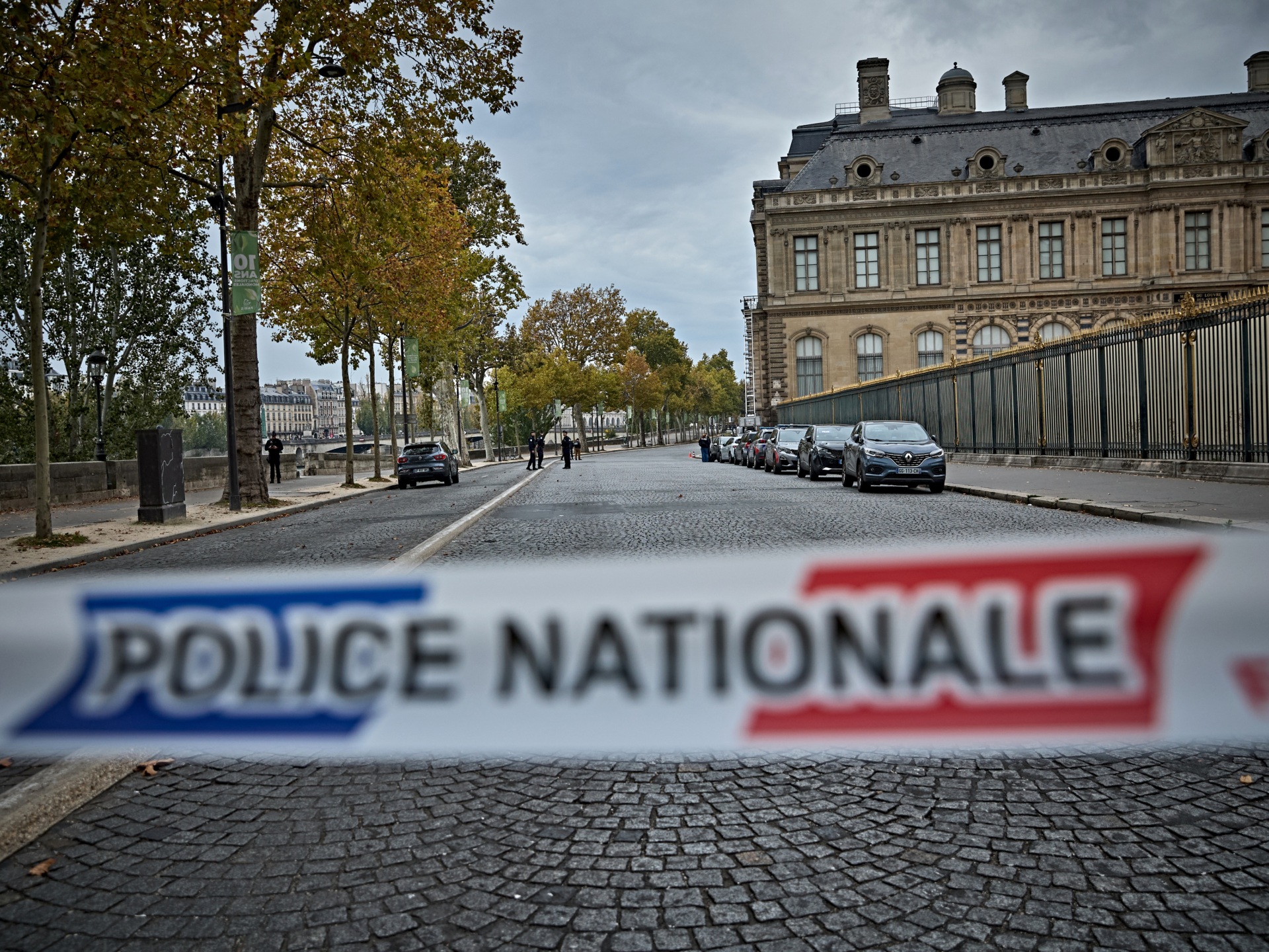 JavaJen33's tweet card. In a brazen daylight heist, professional thieves broke into the Louvre in Paris and made off with jewels that belonged to Emperor Napoleon Bonaparte.
