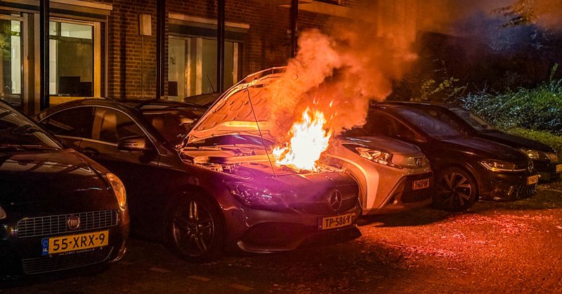 Brand uitgebroken in geparkeerde auto in Amersfoort