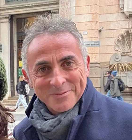 quartaparetero1's tweet card. Intervista al regista romano, che racconta l’identità giovanile attraverso un viaggio tra passato e presente, nato da un progetto con l’Università di Padova. Alla 82ª Mostra del Cinema di Venezia le...