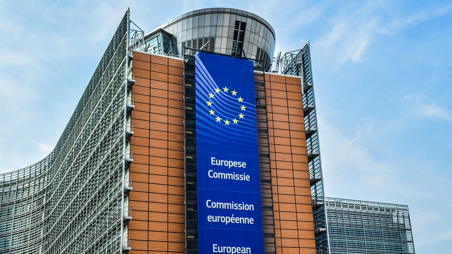 lexelas's tweet card. The European Commission has cut important funds for Free Software. The non-transparent decision shows the need for sustainable long-term funding to allow t...