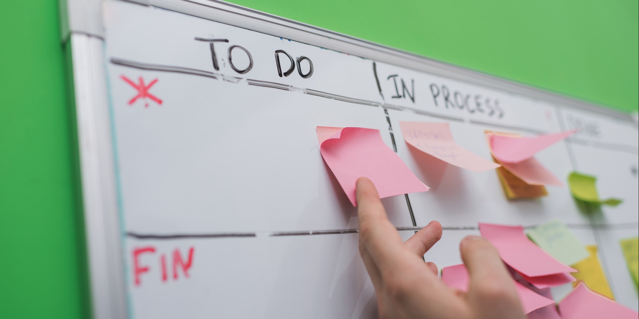 ValueMadeClear's tweet card. Writing down a to-do list is just the beginning; unless you prioritize that list, your productivity and time management is suffering. Here's a way to help!