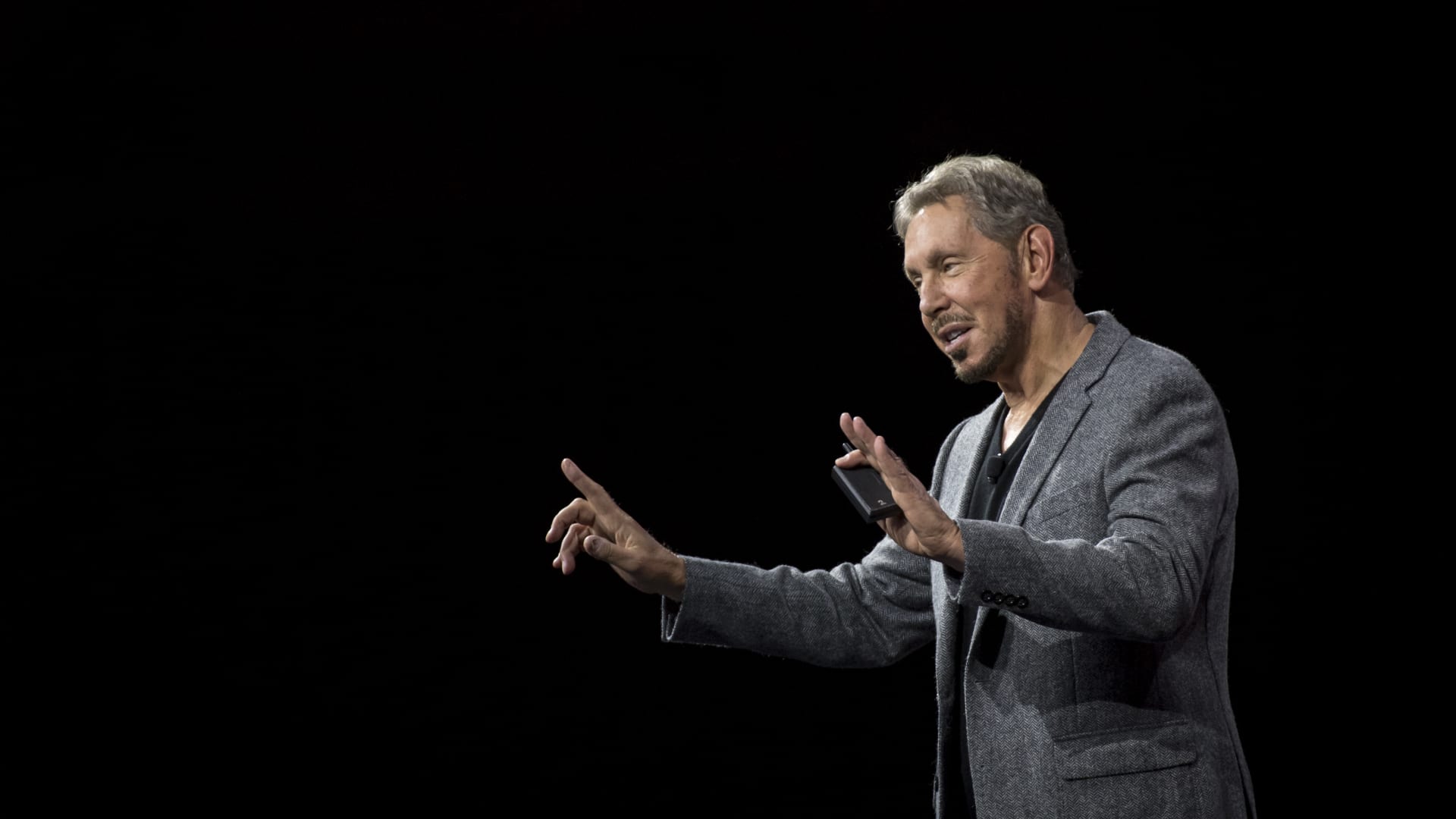 gwronald's tweet card. Oracle on Tuesday announced a brand-new electronic health record that features fresh cloud and artificial intelligence capabilities.