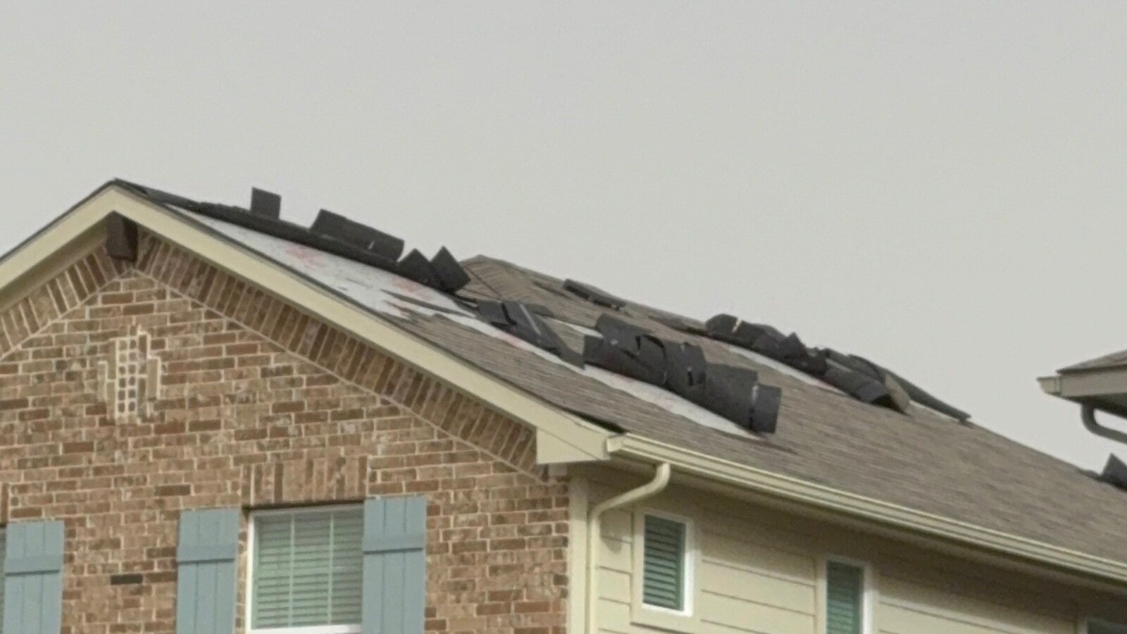 sqljoin's tweet card. Demand D​.​R. Horton Builders to Address Poor Roof Construction in Newly Built Homes