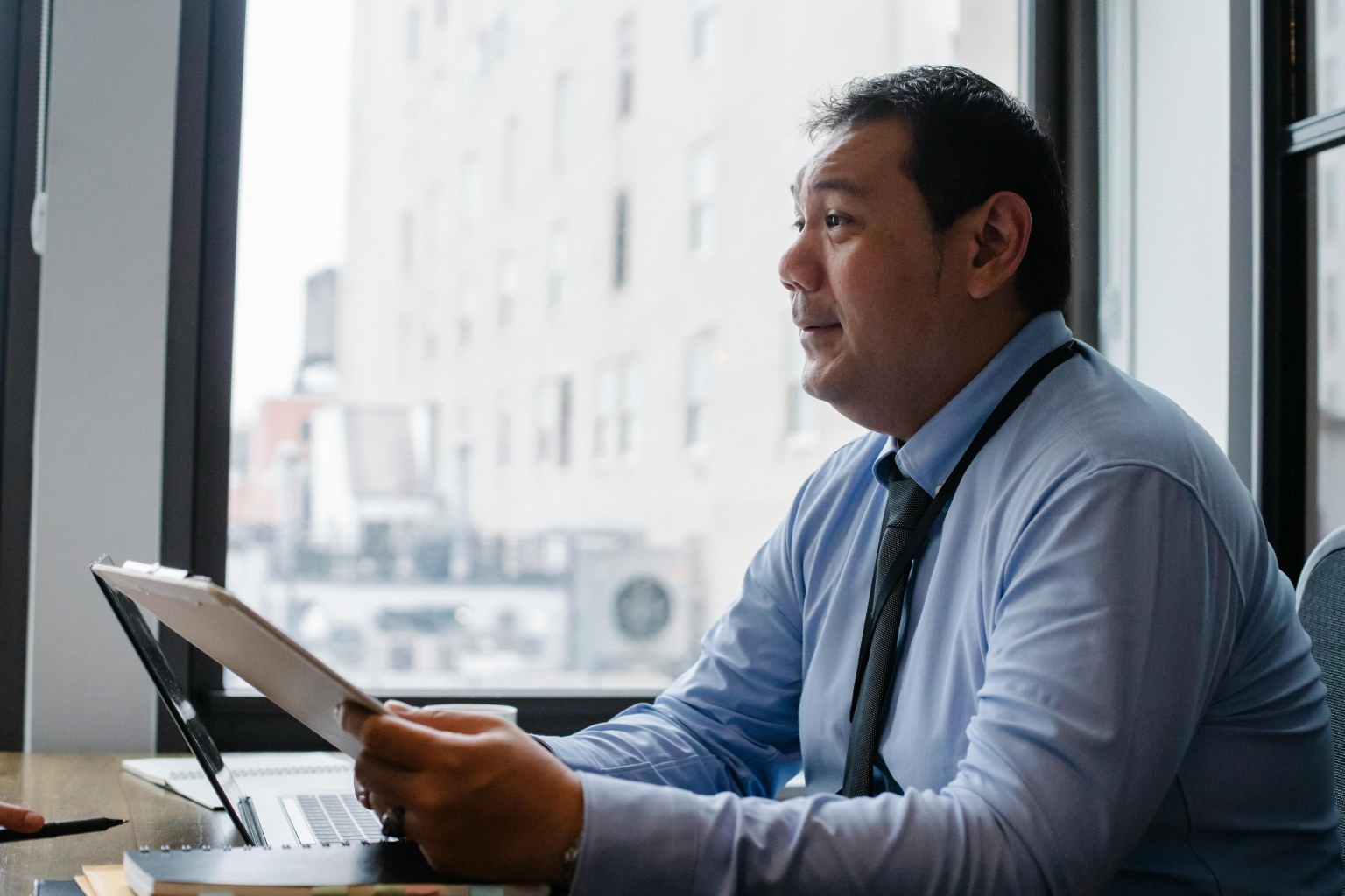 startupbuffer's tweet card. Unpack the role of an Interim CEO with our concise guide. Learn about their authority, limitations, and crucial impact on company direction during transitional periods.