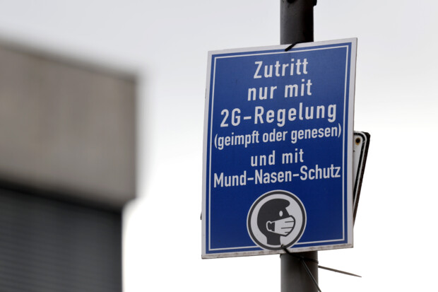 Uns_Uwe_'s tweet card. Die neue Koalition verzichtet auf einen Corona-Untersuchungsausschuss, der eine wirkliche Aufarbeitung sicherstellen würde. Ein Großteil jener Politiker, die damals folgenschwere Fehlentscheidungen...
