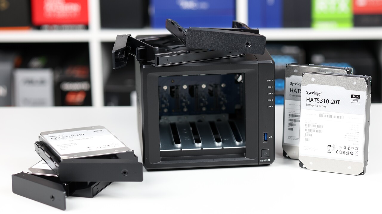 ComputerBase's tweet card. Die DS425+ profitiert vom Update auf DSM 7.3 und der nun wieder gewährten freien HDD-Wahl. Technisch bietet das NAS 2,5-Gigabit-LAN.