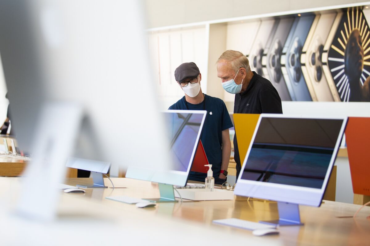 markgurman's tweet card. Apple Inc. plans to drop its mask requirement for vaccinated customers at many U.S. stores beginning next week, a move that will mark yet another major retailer moving away from the Covid-19 safety...