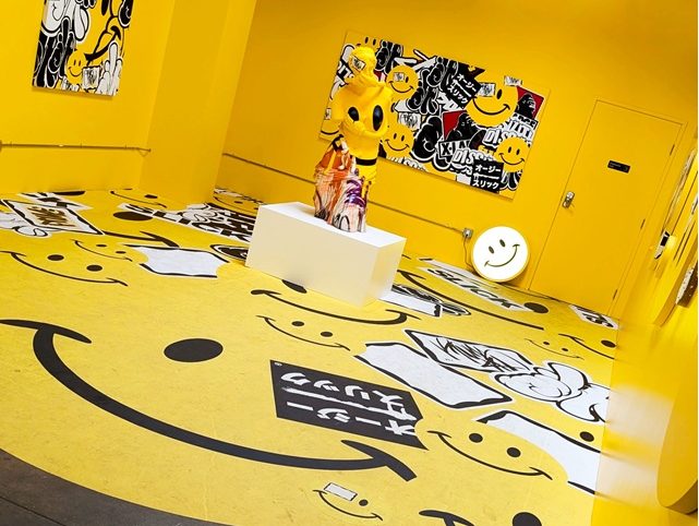 SignUpdate's tweet card. Renowned graffiti artist and streetwear pioneer OG Slick recently teamed up with Mimaki’s UCJV300 printer technology and Drytac’s SpotOn Floor 200 media to