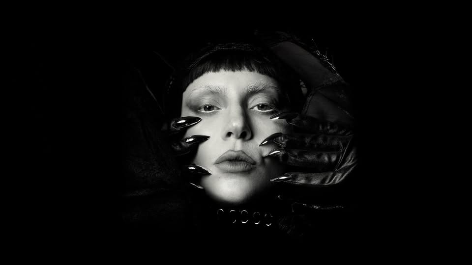FMDBlog's tweet card. La grande Lady Gaga arriva in Italia con due appuntamenti all'Unipol Forum di Milano, il 19 e il 20 Ottobre 2025