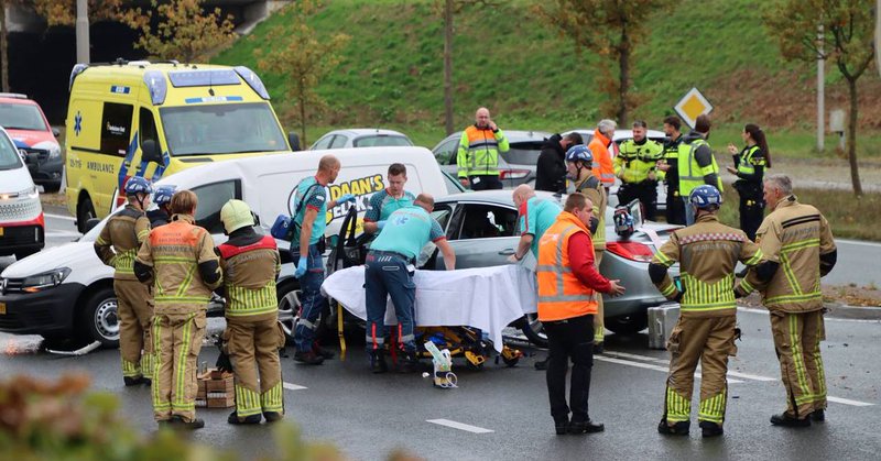 Gewonde bij ongeval tussen auto en bedrijfswagen in Oldenzaal