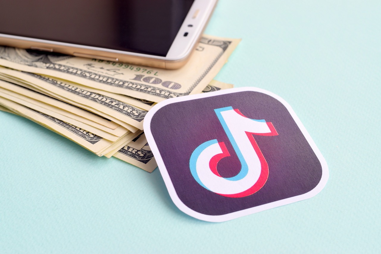 thetechbasic's tweet card. Explore 10 ways to monetize TikTok and turn your content into cash. Learn about Creator Marketplace, live gifts, TikTok Shop, and more for 2024.