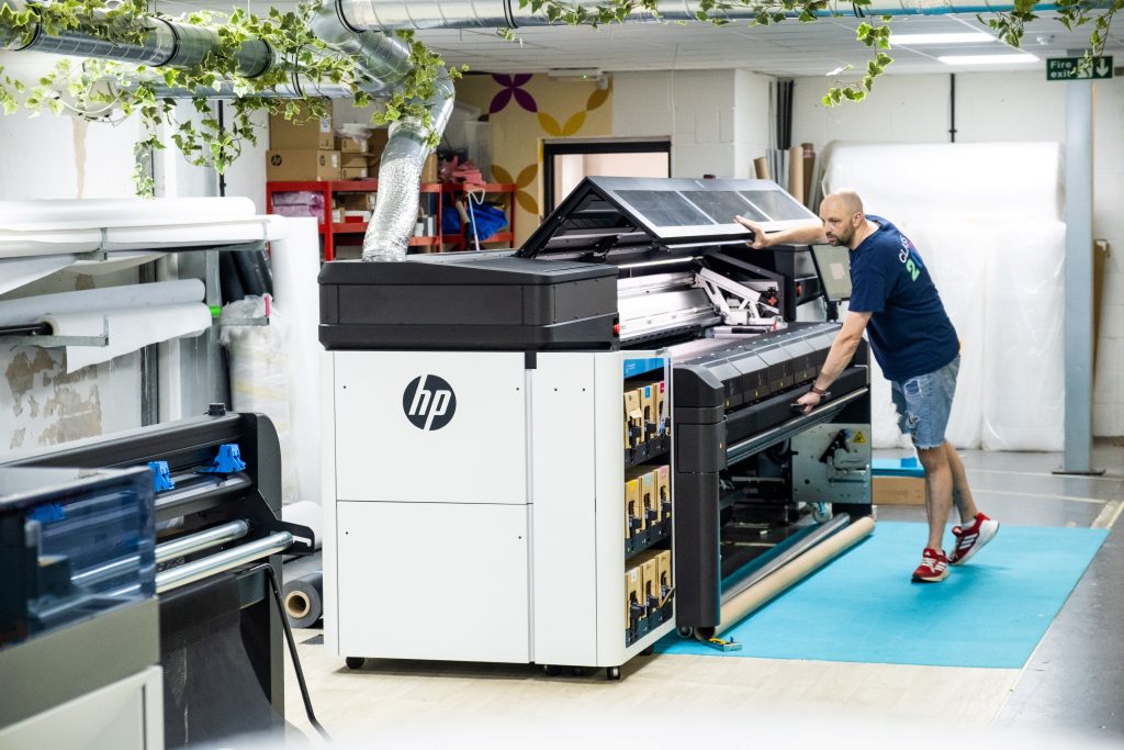 SignUpdate's tweet card. Global creative communications group DRPG has invested in a new HP Latex FS50W super-wide printer to strengthen its long-term sustainability strategy and open