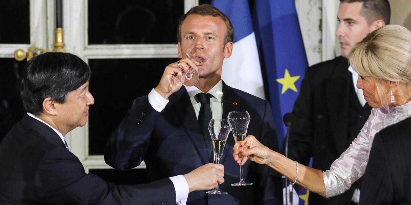 Brevesdepresse's tweet card. La présidence de la République part en quête de 11 000 bouteilles de fines bulles pour les cocktails et réceptions des quatre prochaines années. Avec une légère préférence pour le champagne rosé.
