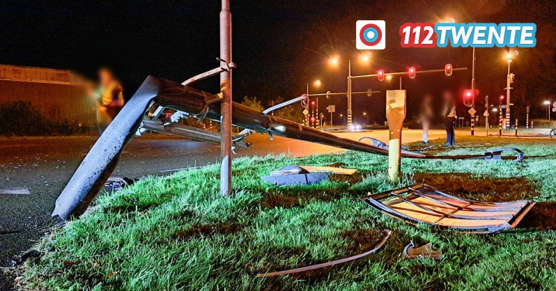 Auto vliegt uit de bocht op Auke Vleerstraat