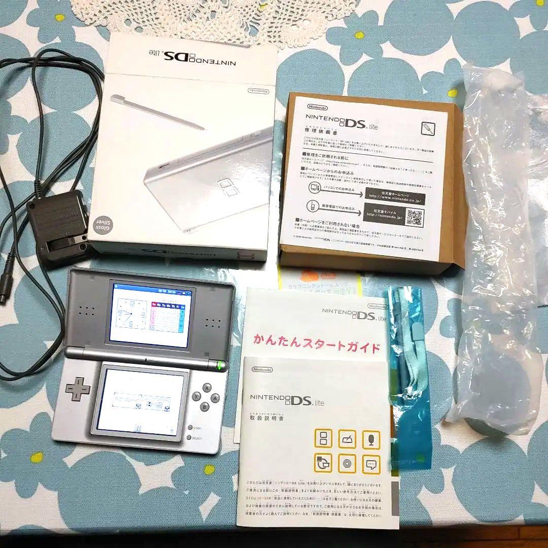 ayumicodeplayer's tweet card. Nintendo DS Lite シルバー USG-001 本体をメルカリでお得に通販、誰でも安心して簡単に売り買いが楽しめるフリマサービスです。新品/未使用品も多数、支払いはクレジットカード・キャリア決済・コンビニ・銀行ATMが利用可能で、品物が届いてから出品者に入金される独自システムのため安心です。