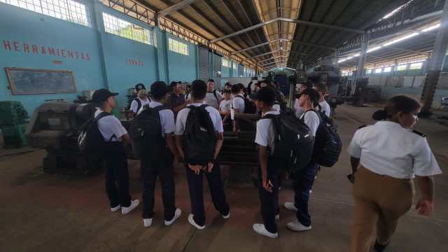 LinodeClemente's tweet card. El pasado martes 06 de mayo la Universidad Marítima del Caribe recibió a un grupo de estudiantes del Liceo Náutico “Almirante Lino de Clemente”, quienes participaron en una «visita guiada» de orien…
