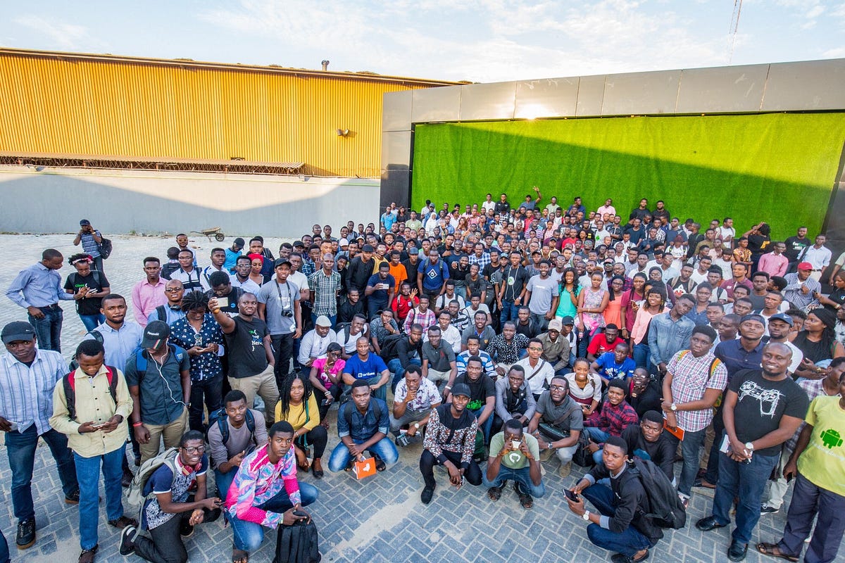 waleCloud's tweet card. Photo credit: Adewale Yusuf This Egbon can take risk sha for community. Weldone sir.