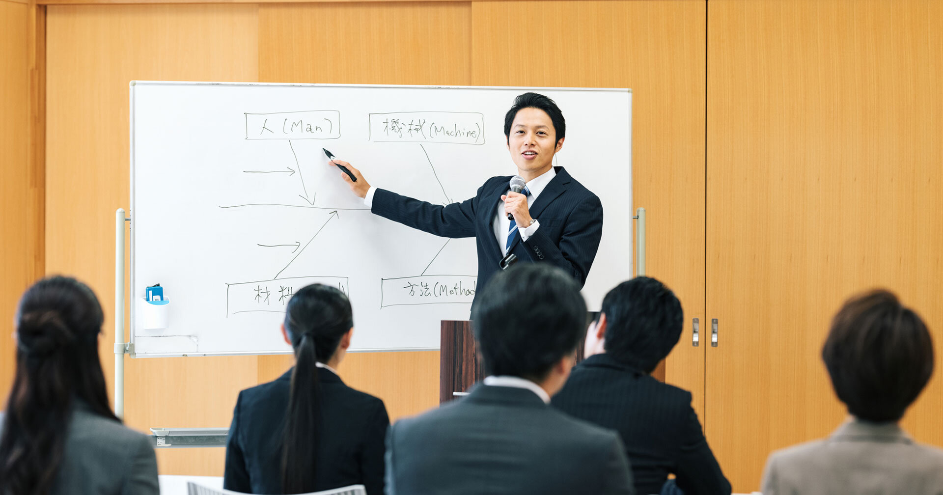 PHP_hrd's tweet card. 夢と希望をもって社会人になった若者たちが、仕事を通じて成長し続けるために知っておいてほしい考え方を、人材開発の観点、先人の名言などからご紹介します。新入社員研修での社長、人事担当者、先輩から新入社員へ贈る歓迎・応援メッセ