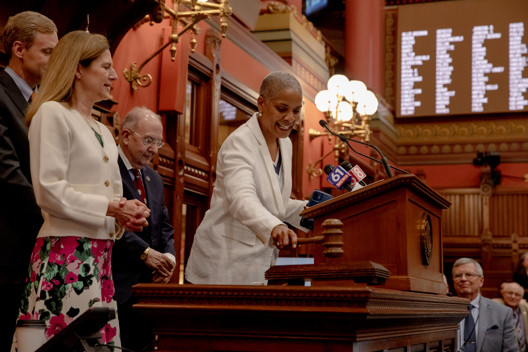 CTViewpoints's tweet card. The CT 2023 legislative session became a bipartisan, with large majorities in both houses voting in favor of tax cuts and other compromises.