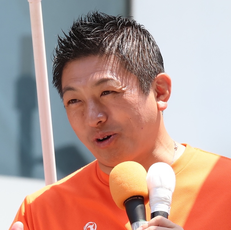 enobu1976's tweet card. 　元参議院議員である和田政宗氏が宮城県知事選挙に掲げた政策綱領「伊達の35」は、長年にわたる村井県政への大胆かつ野心的な挑戦状である。この公約集は、全国最低水準にまで落ち込んだ出生率や、県民が感じる税負担への不満といった喫緊の課題に直接的に応えることで、有権者の心に響く魅力を放っている。 　しかし、本稿が提示する中心的な論点は、この政策綱領が、そのポピュリスト的な魅力とは裏腹に、宮城県が直面...