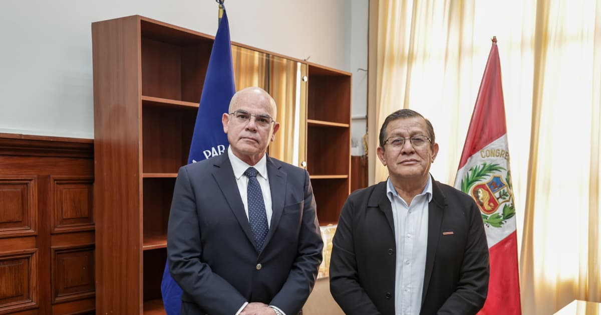 exitosape's tweet card. El presidente del Consejo de Ministros se reunió con el vocero de Alianza para el Progreso, Eduardo Salhuana, como parte de su ronda de diálogos antes de presentarse ante el Pleno este 22 de octubre.