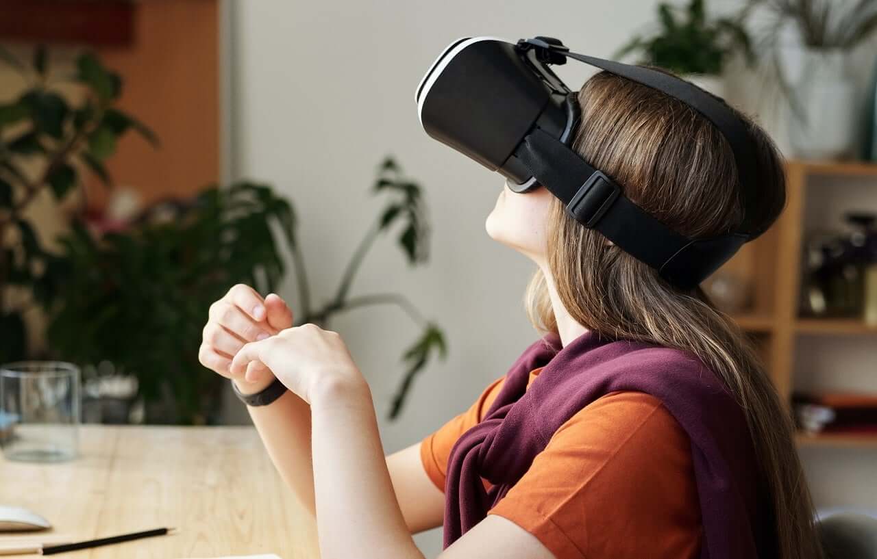 unity_devs's tweet card. Medical XR transforms healthcare with immersive therapies for mental health, pain management, phobias, and rehabilitation. Learn how XR’s evidence-based benefits enhance recovery.