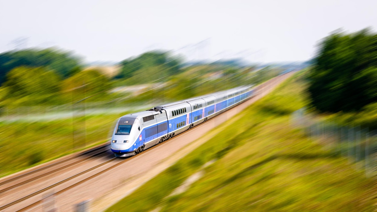 ThomasGerbet's tweet card. Le fédéral confirmera au cours des prochaines semaines ce projet de train pouvant atteindre 300 km/h, qui ferait le trajet Montréal-Toronto en trois heures.