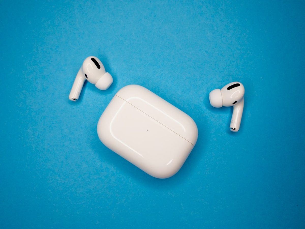 techbrieflycom's tweet card. Apple has begun development on a new H3 chip for future AirPods models, according to a report from Bloomberg’s Mark